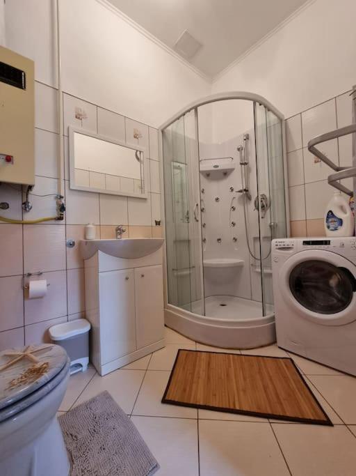 Vintage Apartman In City Center Miskolc Eksteriør billede