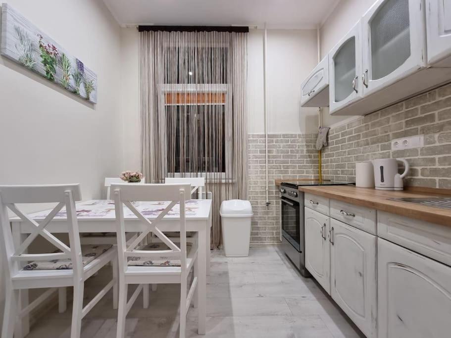 Vintage Apartman In City Center Miskolc Eksteriør billede