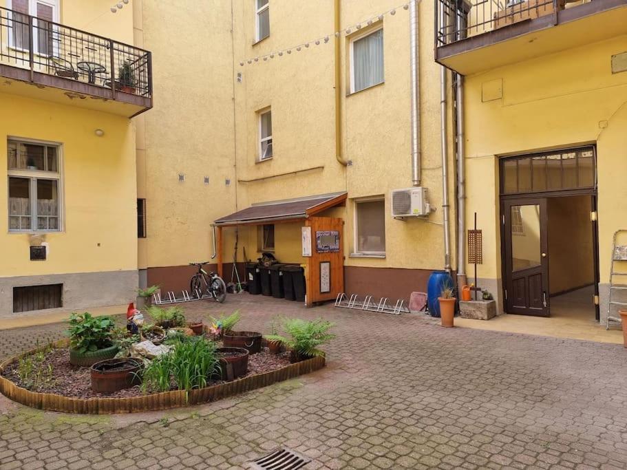 Vintage Apartman In City Center Miskolc Eksteriør billede