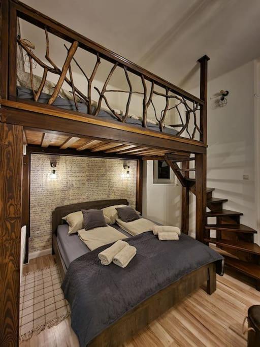 Vintage Apartman In City Center Miskolc Eksteriør billede
