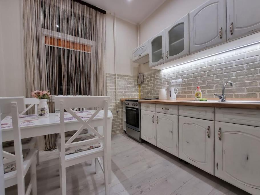 Vintage Apartman In City Center Miskolc Eksteriør billede